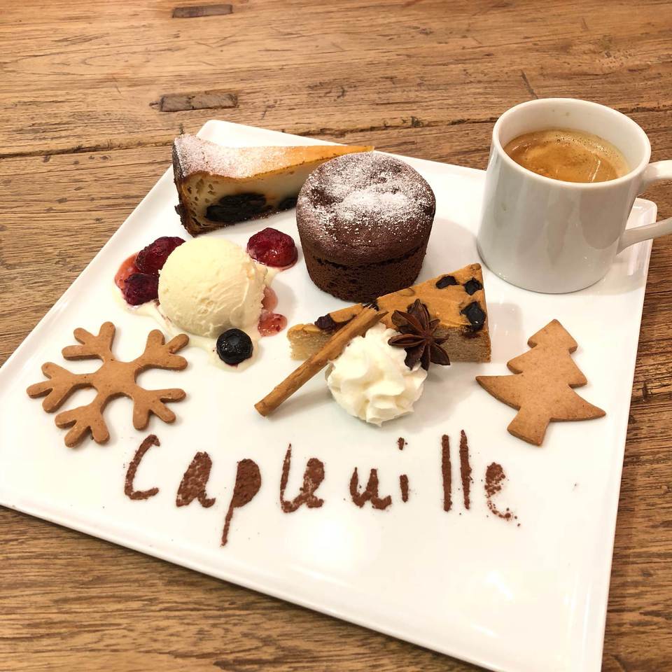 カフェグルマン はパティシエによる本場のケーキの盛り合わせ。千駄木のケープルヴィルのカフェでお召し上がりいただけます。