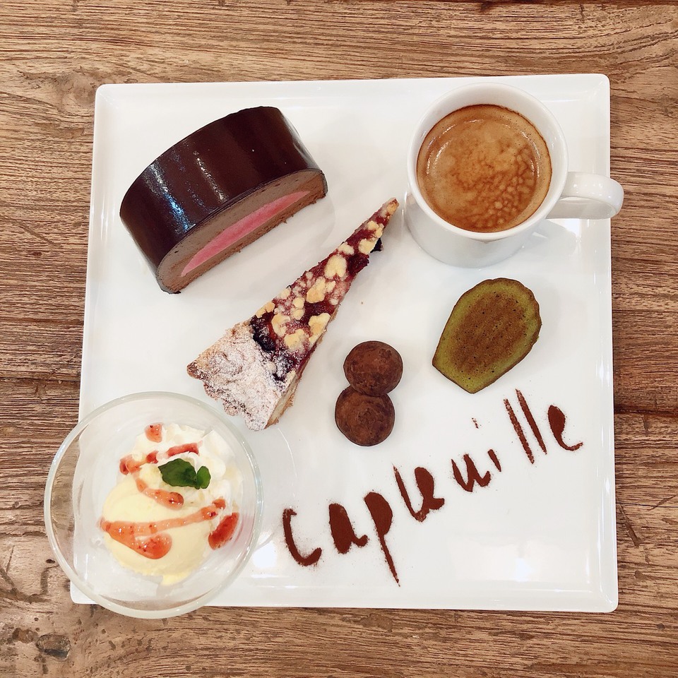 東京・文京区千駄木の人気古民家カフェ、ケープルヴィル写真館＆カフェのおいしいパティシエの自家製ケーキセット、カフェグルマン 。定休日のご案内。