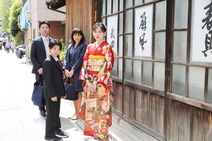 スタジオ撮影の後はつつじ満開の根津神社へお参り スタジオ撮影の後はつつじ満開の根津神社へお参り